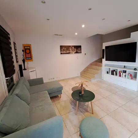 Jolie Maison Moderne Avec Jardin Claira