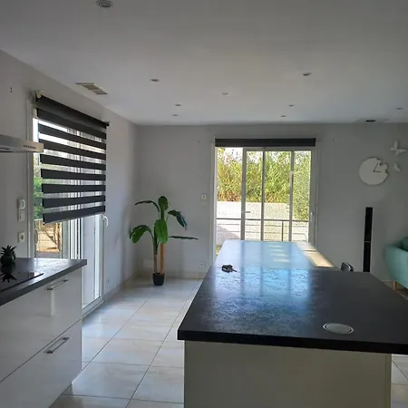 Jolie Maison Moderne Avec Jardin * Claira